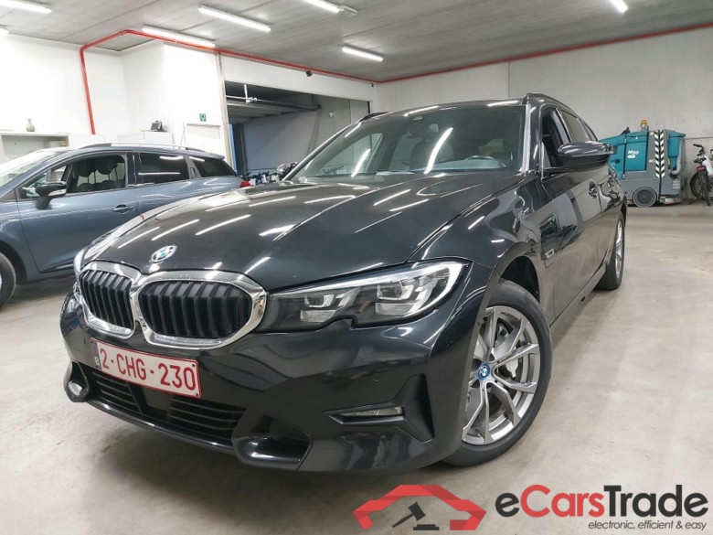 BMW - BMW 3 TOURING 330e 292PK Sport Pack Business Plus & Comfort With Heated Seats & Driving Assistant Pack & Active Cruise & Head Up & Pano Roof & Parking Assistant Pack * HYBRID * #1