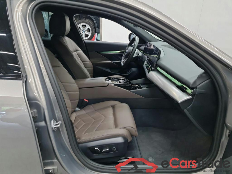 BMW I - BMW I5 eDrive40 340PK M Sport Pack Comfort With Active Ventilated Front Power Mem Seats & Heated Front&Rear & Travel & Driving Assistant Plus & Harman Kardon & 19 Inch  * ELECTRIC * #3
