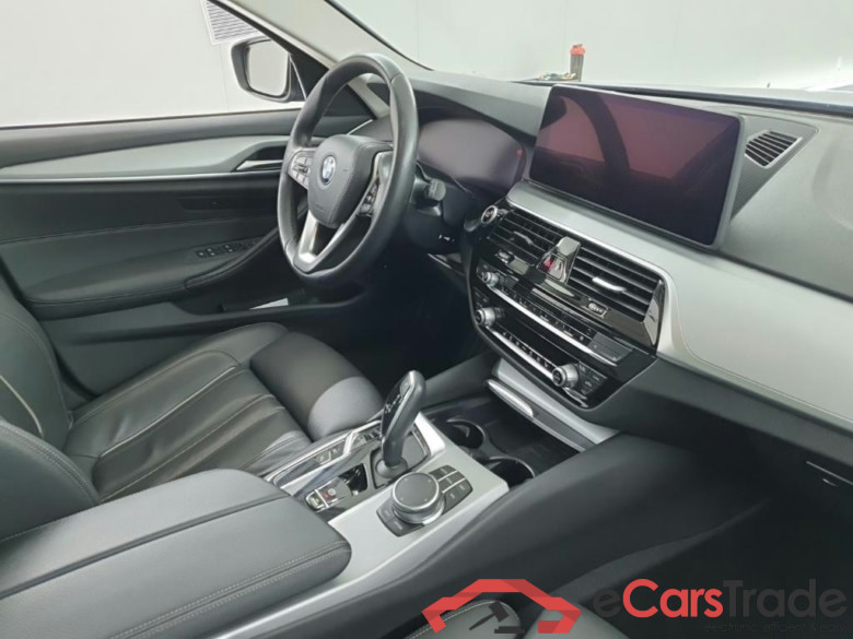 BMW 5-serie Touring 530e xDrive Business Edition Plus 5D 215kW #6