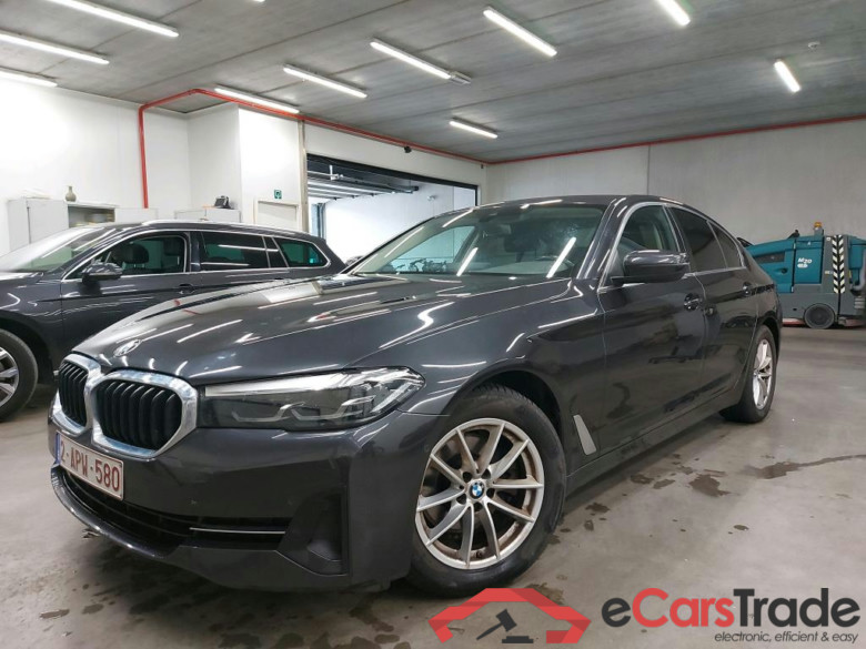 BMW - BMW 5 BERLINE 520iA 163PK Business Edition With Heated Dakota Seats & Driving Assistant Pack & Trailer Towing Hook * PETROL *