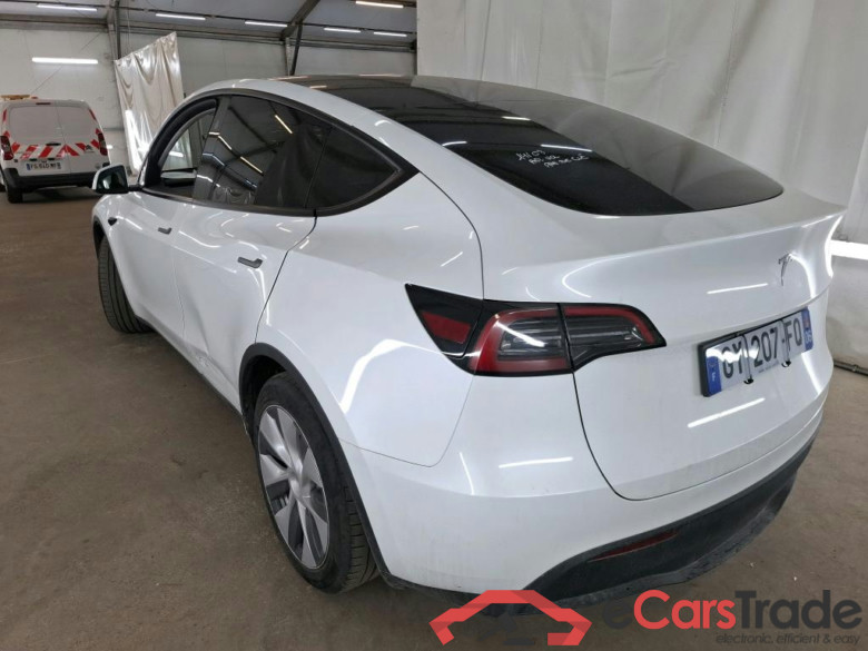 TESLA Model Y / 2021 / 5P / SUV RWD #3