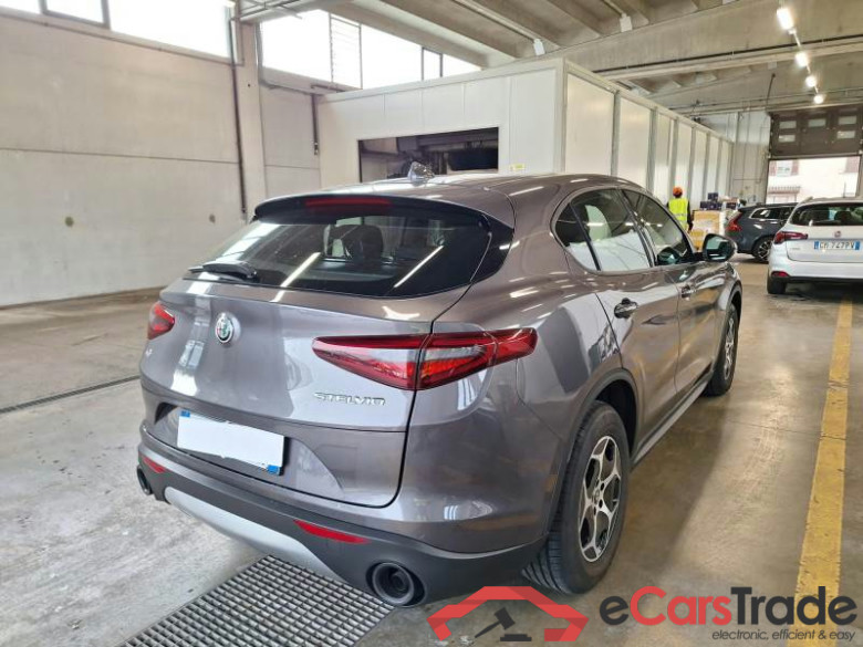 ALFA ROMEO STELVIO / 2017 / 5P / SUV 2.2 TD 190 CV SUPER BUSINESS AT8 Q4 #2