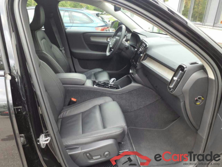 Volvo XC40 (2017->) DE - SUV5 B4 2WD EU6d, Plus Dark, (Facelift) 2022 - 2024 #2