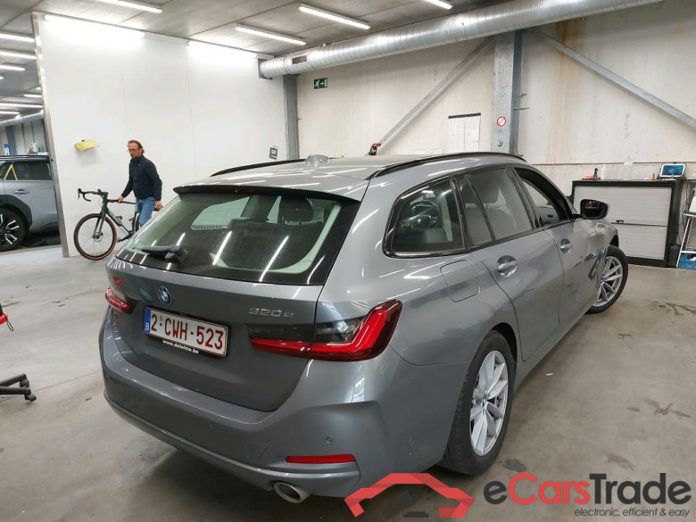 BMW - BMW 3 TOURING 320e 204PK With Vernasca Heated Sport Seats & Active Cruise & Driving Assistant & Parking Assistant Pack  * HYBRID * #2