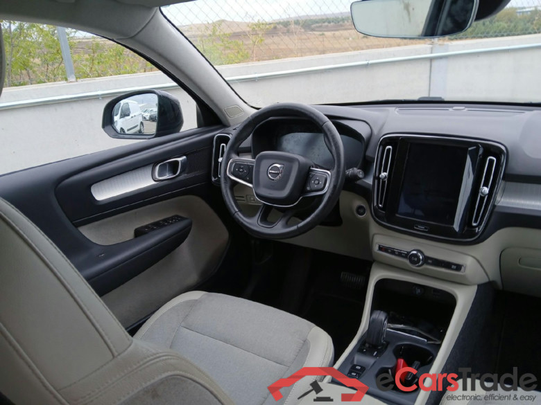 VOLVO XC40 / 2017 / 5P / todoterreno 2.0 D3 Momentum Auto #3