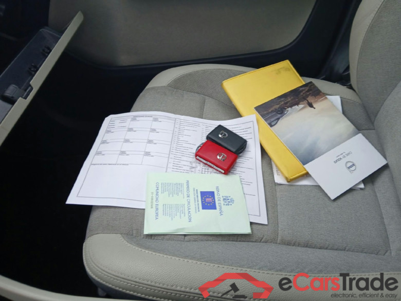 VOLVO XC40 / 2017 / 5P / todoterreno 2.0 D3 Momentum Auto #5