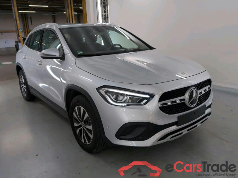 MERCEDES-BENZ GLA 2.0 GLA 200 D DCT BUSINESS LINE #2