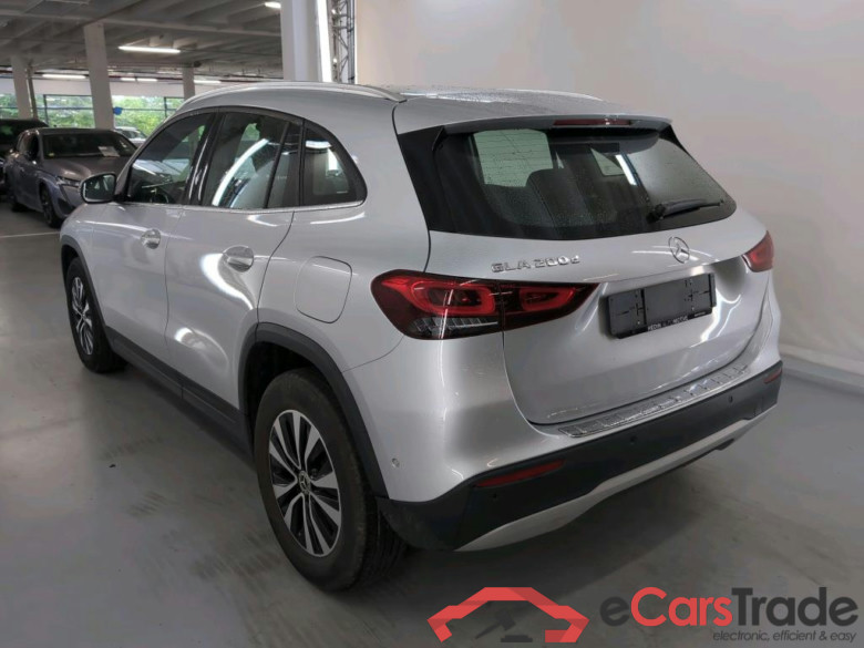 MERCEDES-BENZ GLA 2.0 GLA 200 D DCT BUSINESS LINE #3