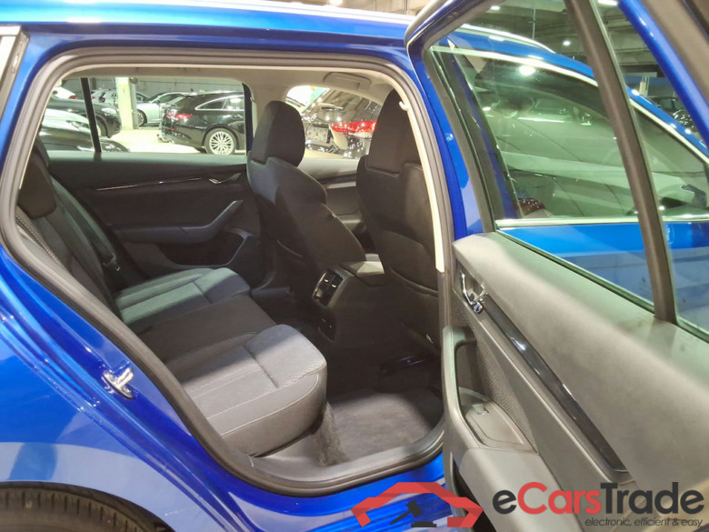 SKODA OCTAVIA COMBI 2.0 CRTDI 85KW DSG7 CLEVER #5