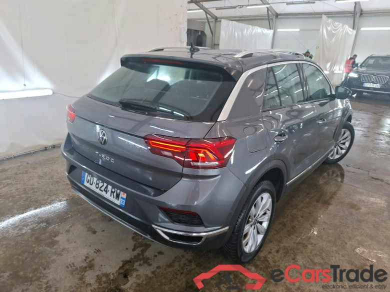 VOLKSWAGEN T-Roc / 2017 / 5P / SUV 1.5 TSI 150 EVO CARAT DSG7 #3