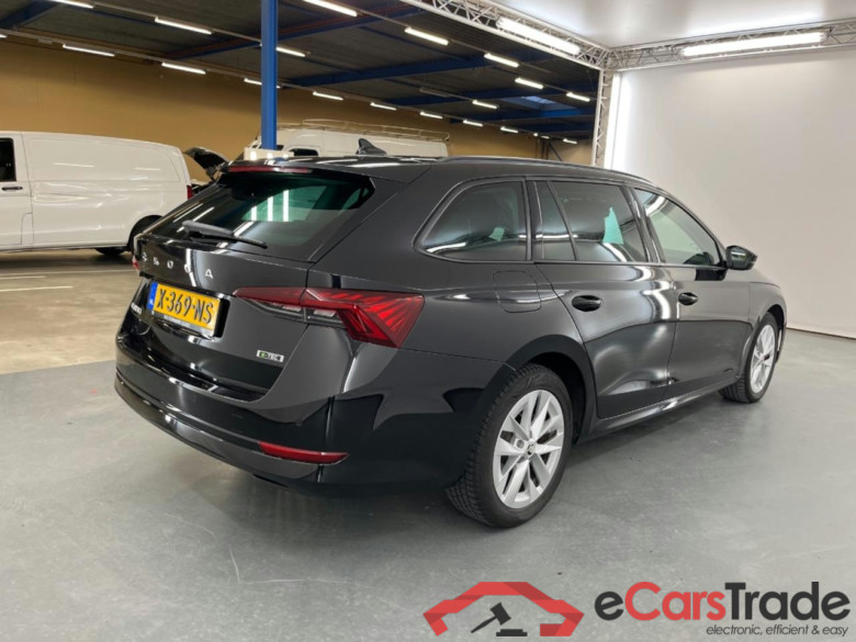 SKODA OCTAVIA COMBI 1.5 e-TSI Business Edition #4