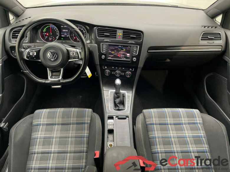 VOLKSWAGEN GOLF 1.4 TSI GTE Connected Series #6